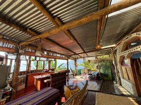Earthship Atitlàn